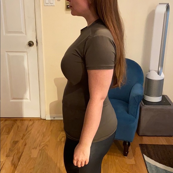 Under Armour compression heat gear workout shirt - Picture 2 of 9